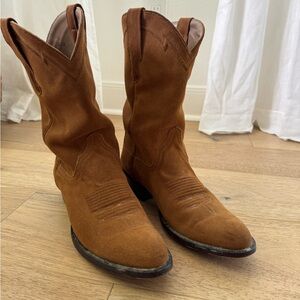 Lightly worn Cuero light brown suede boots. Size 10.5 D
